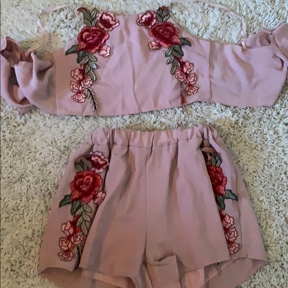 Two piece top and shorts - Picture 2 of 2